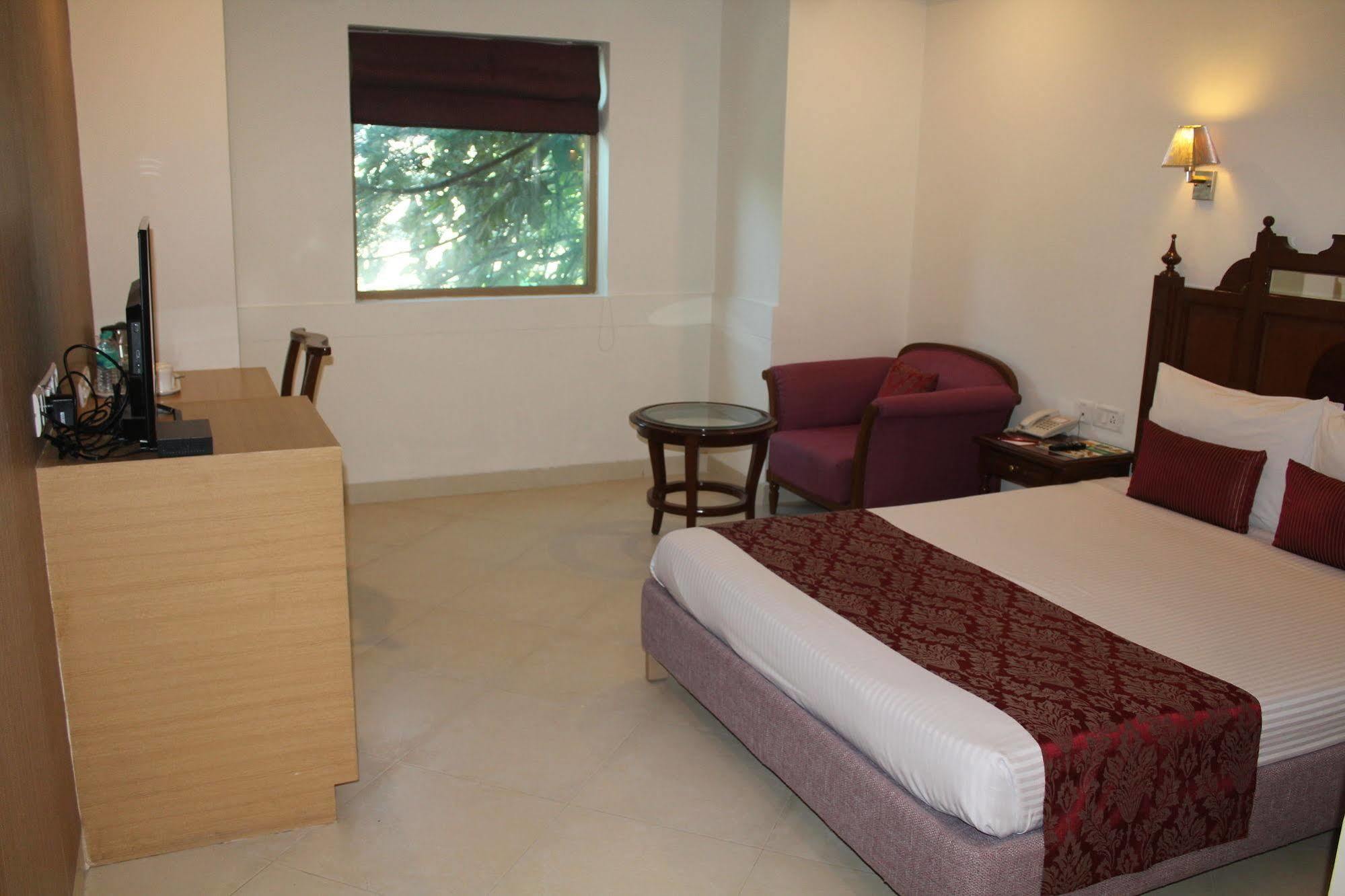 The Lotus Apartment Hotel, Burkit Road Chennai Exterior photo