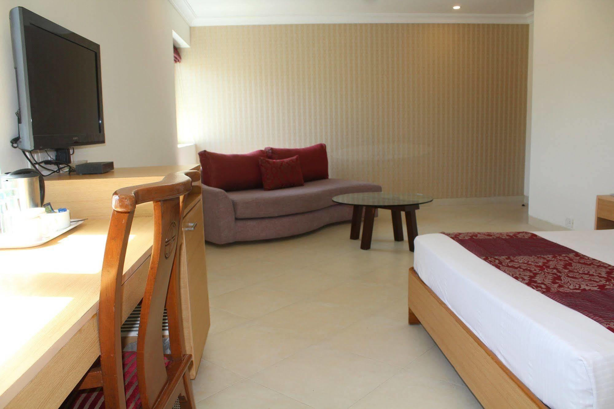 The Lotus Apartment Hotel, Burkit Road Chennai Exterior photo
