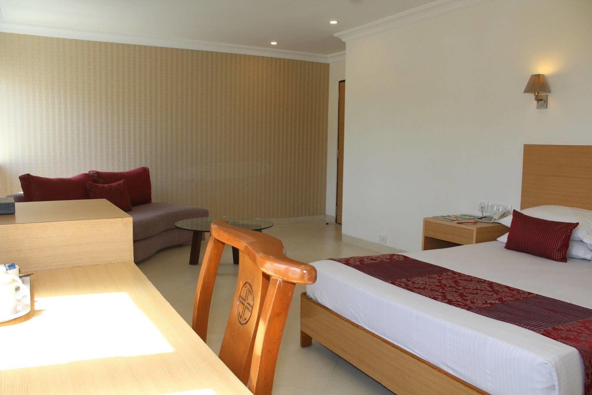 The Lotus Apartment Hotel, Burkit Road Chennai Exterior photo