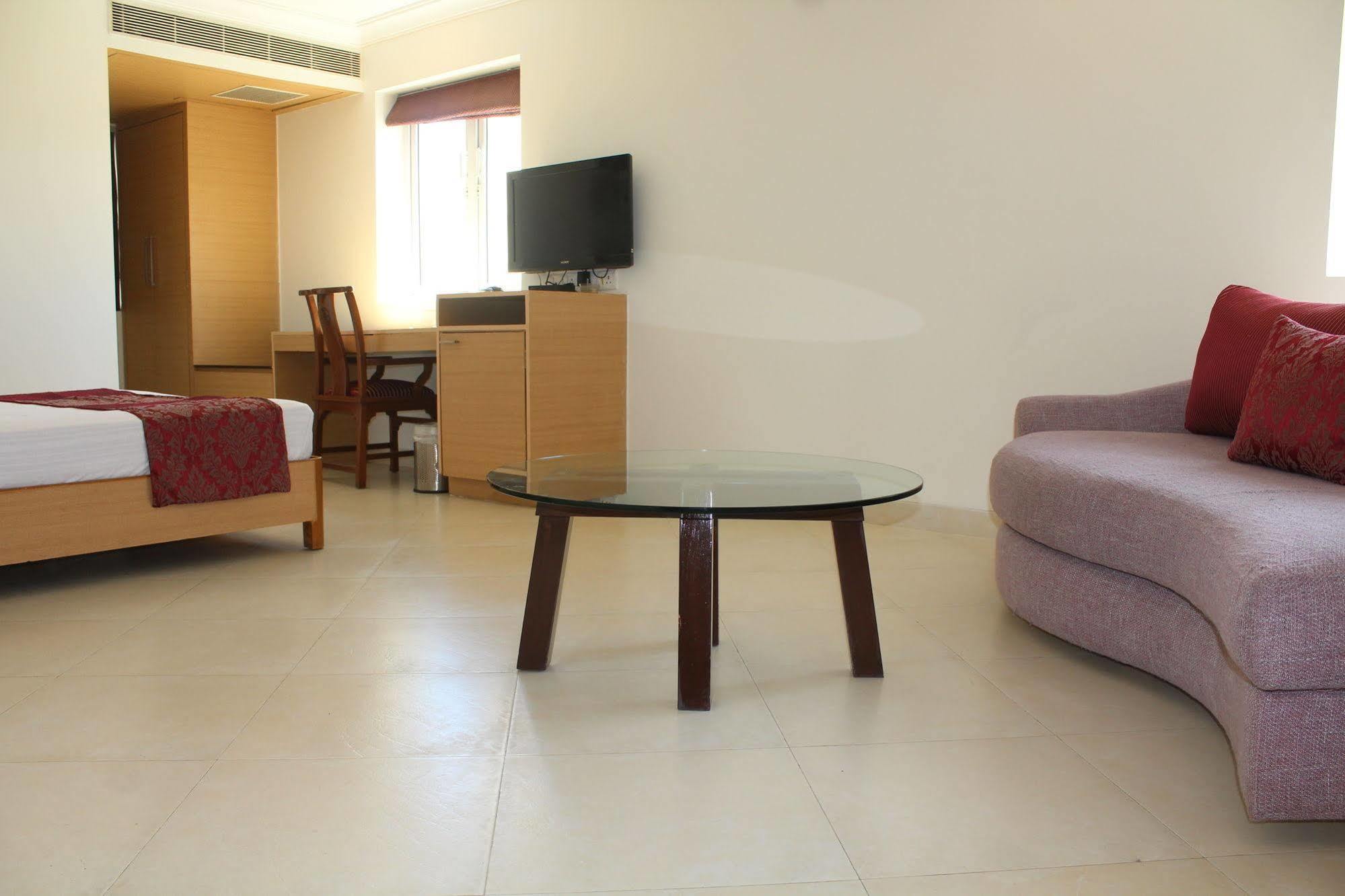 The Lotus Apartment Hotel, Burkit Road Chennai Exterior photo